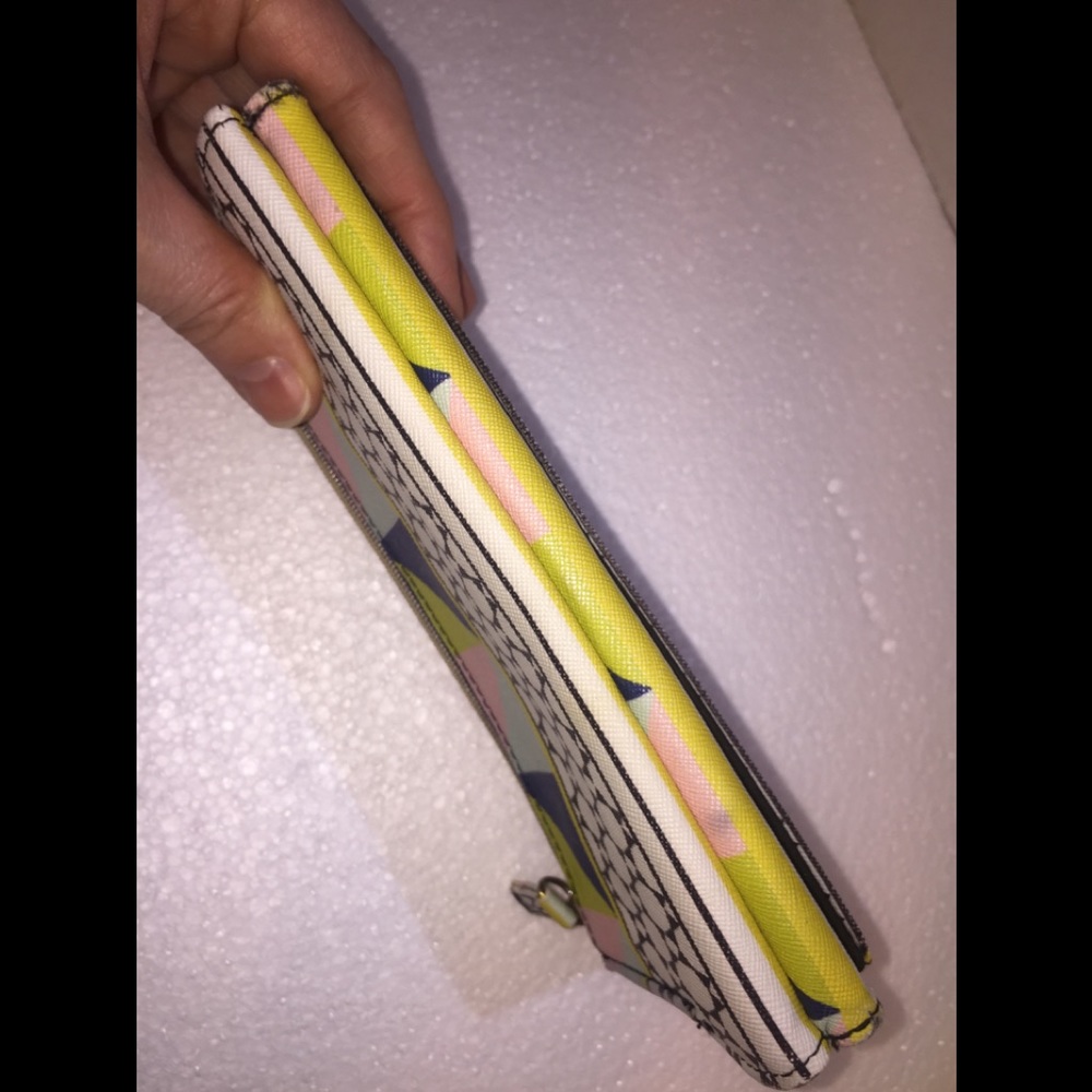 Safe Keeper Geometric Design Wallet - Picture 4 of 12